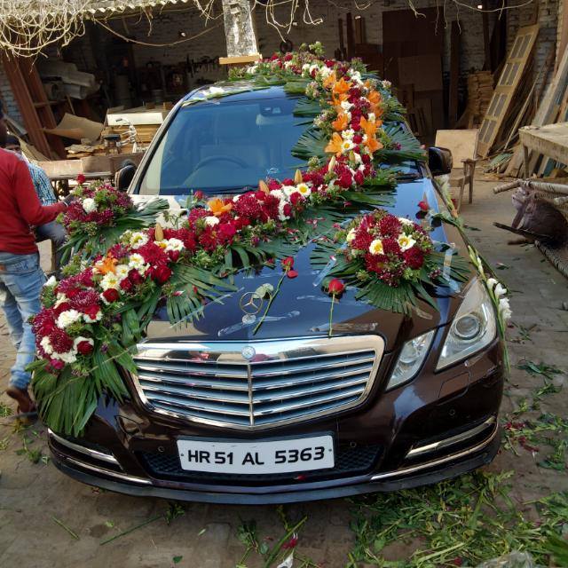 Full Car Decoration with Normal Seasonal Flowers